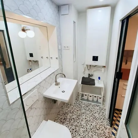 Apt for 2 near Bassin de la Villette